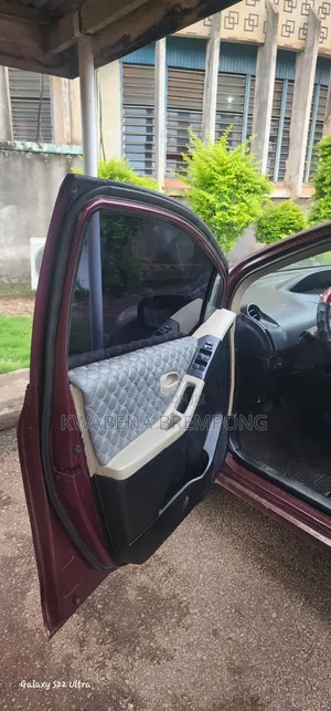 Toyota Vitz 1.3 FWD 3dr 2010 Burgundy
