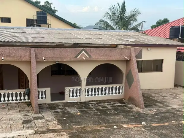 6-Bedroom House for Sale in Last Stop - 1