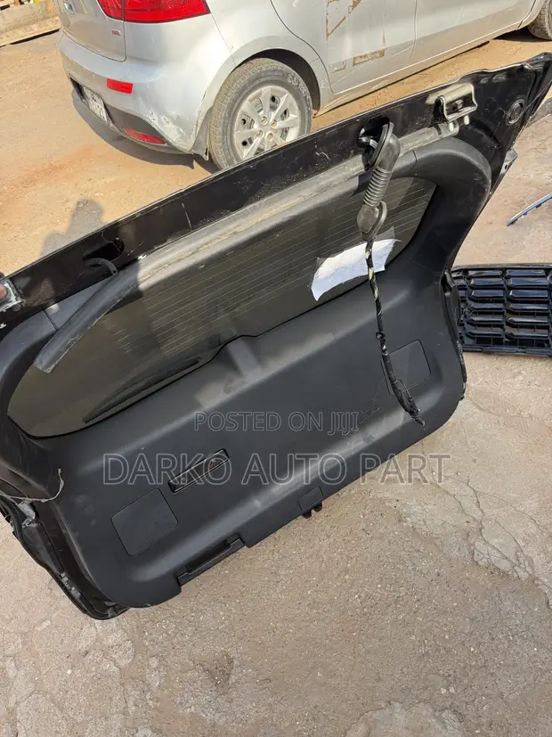 Mitsubishi Outlander 2025-2026 Tailgate Complete - 1