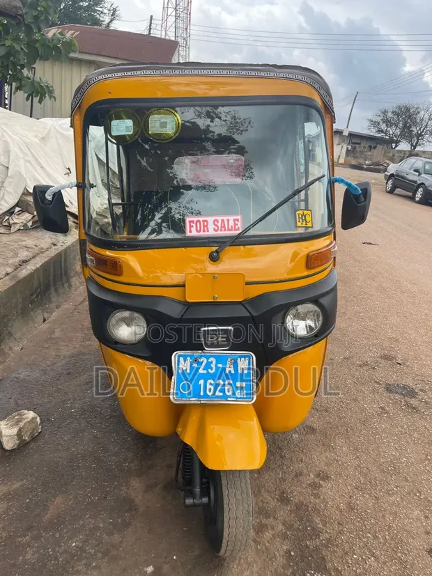 Bajaj RE 2024 Yellow - 1