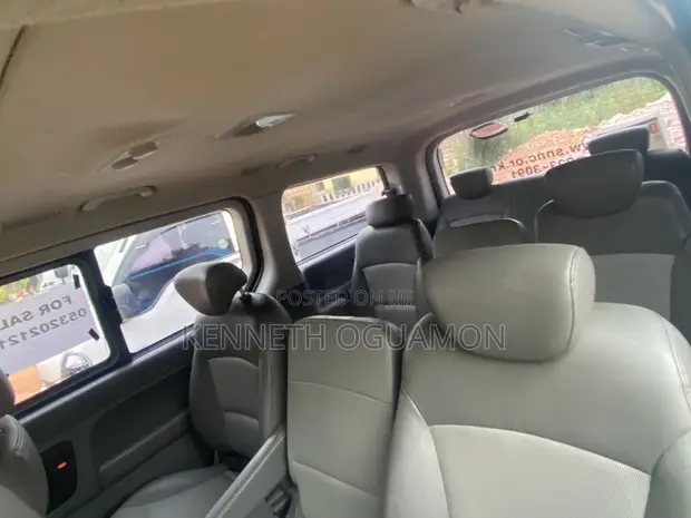 Hyundai Starex 2011 White - 1