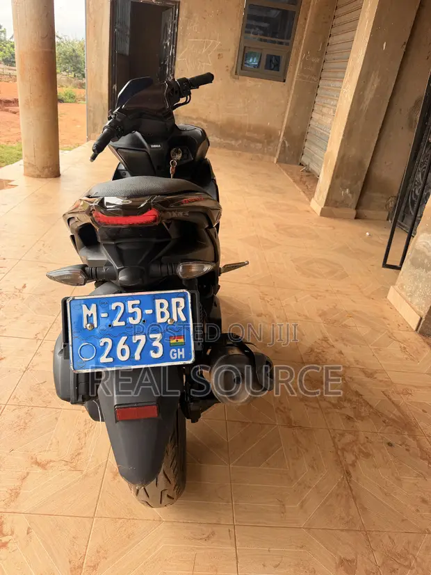 Yamaha Aerox 2024 Black - 1
