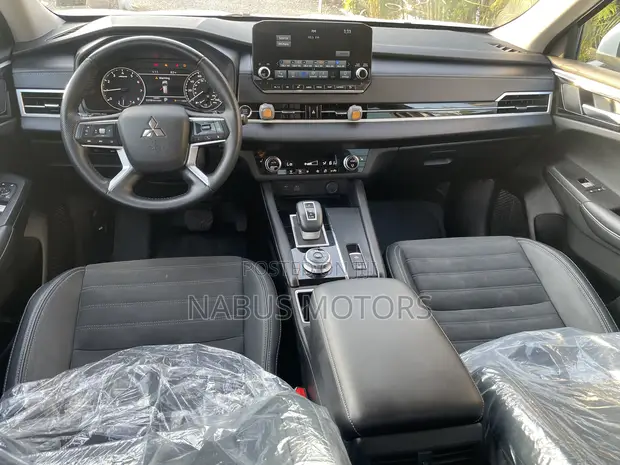 Mitsubishi Outlander SE 2023 White - 1