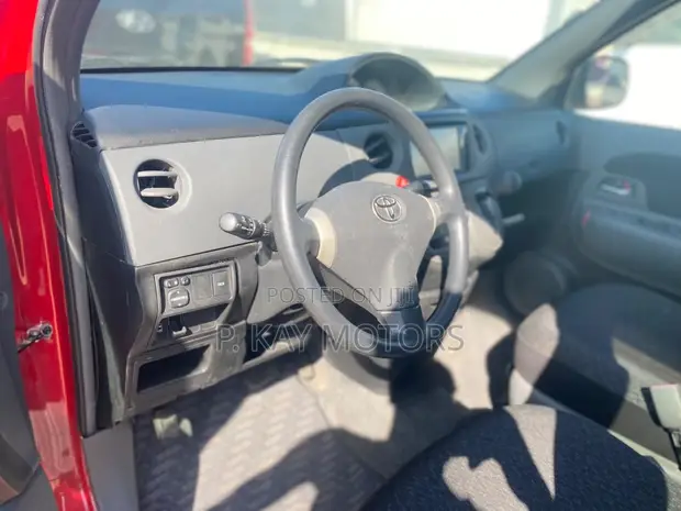 Toyota Sienta 1.5 FWD 2013 Red - 1