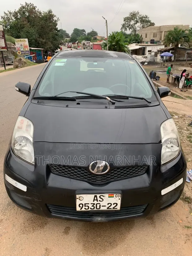 Toyota Vitz 1.5 FWD 5dr Hatchback 2010 Black - 1