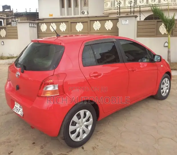 Toyota Vitz 1.5 FWD 5dr 2010 Red - 1