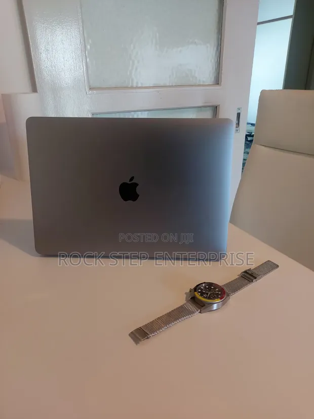 Apple MacBook Pro 2020 8GB Intel Core i5 256GB SSD - 1