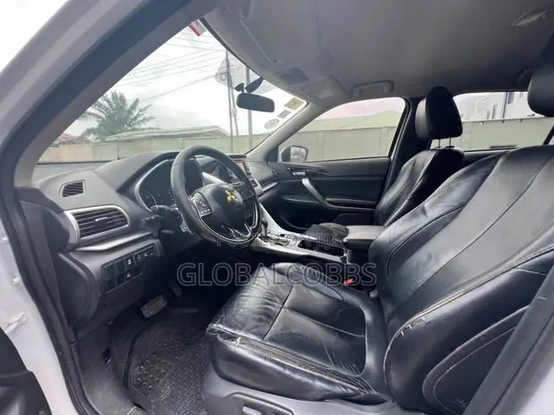 Mitsubishi Eclipse 2018 White - 1