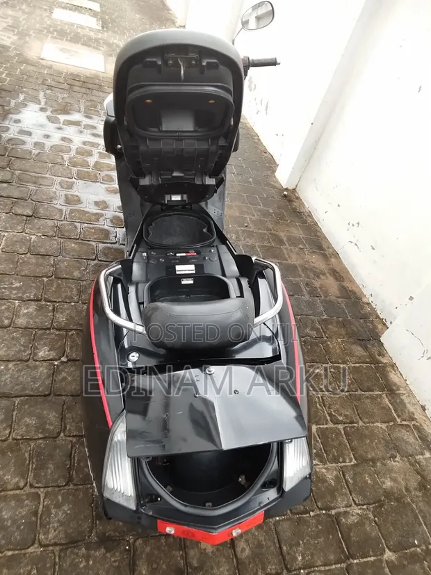 Yamaha Majesty 300cc Scooter - 2016 - 1