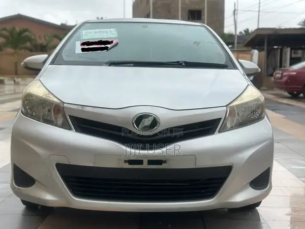Toyota Vitz 1.3 AWD 5dr 2014 Silver - 1