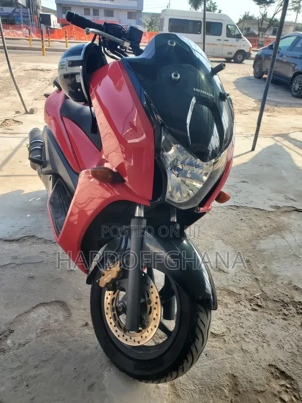Honda Forza 250 Scooter (2011) - Red - 1