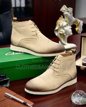 Clarks Tan Chukka Boots - Burnished Gradient Toe