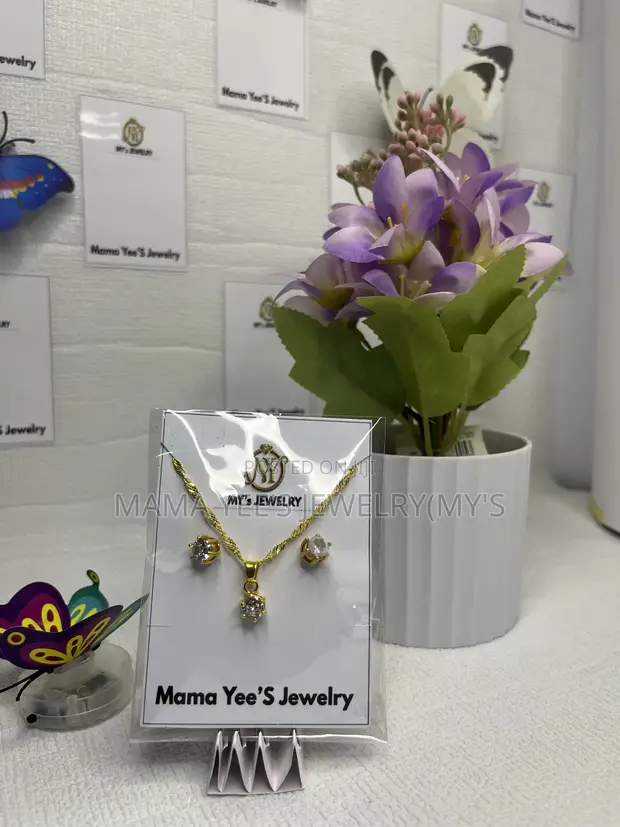 Gold Crystal Pendant Necklace and Stud Earrings Set - 1
