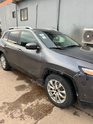 Jeep Cherokee Latitude 2015 Gray SUV