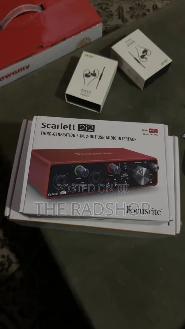 Focusrite Scarlett 2i2 (3rd Gen) USB Audio Interface - 1