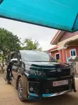 Toyota Voxy X 2WD 7-Seater 2015 Black - 4