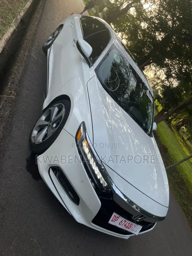 Honda Accord Touring 2019 White - 1