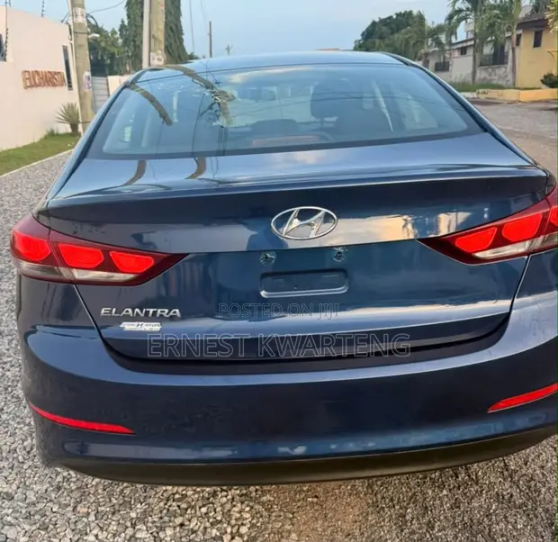 Hyundai Elantra 2018 Blue - 1