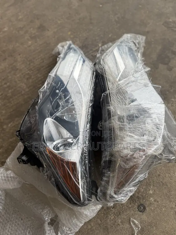 Toyota RAV4 Headlights Pair (2013-2015) - 1