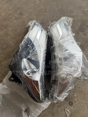 Toyota RAV4 Headlights Pair (2013-2015)