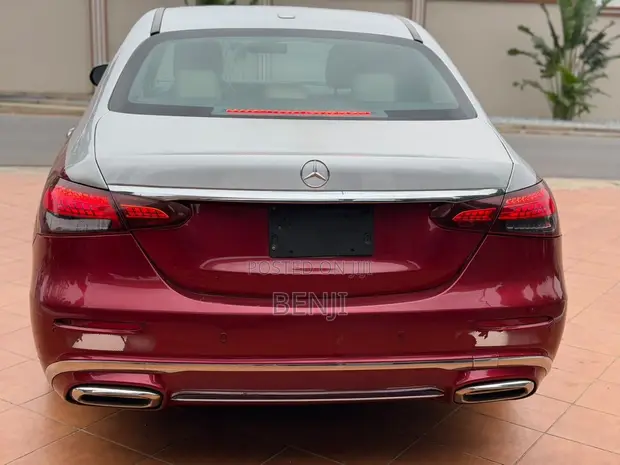 Mercedes-Benz E300 2017 Burgundy - 1