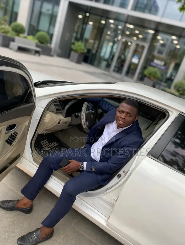 Professional Driver Available - Robert Antwi - 1