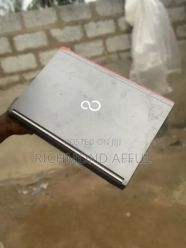 Fujitsu Lifebook E736 Laptop - 1
