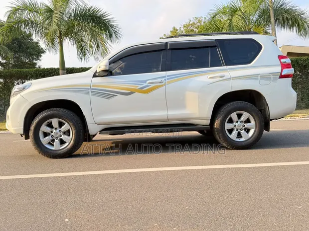 Toyota Land Cruiser Prado 2017 White - 1