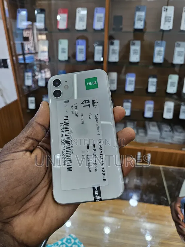 Apple iPhone 11 128GB White - 1