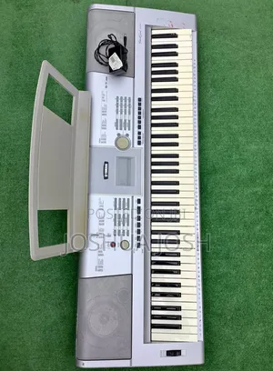 Yamaha DGX-205 Electronic Keyboard