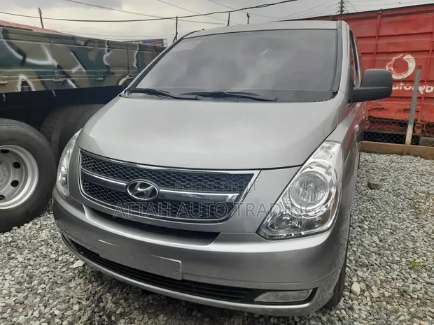 Hyundai Starex 2014 Silver - 1
