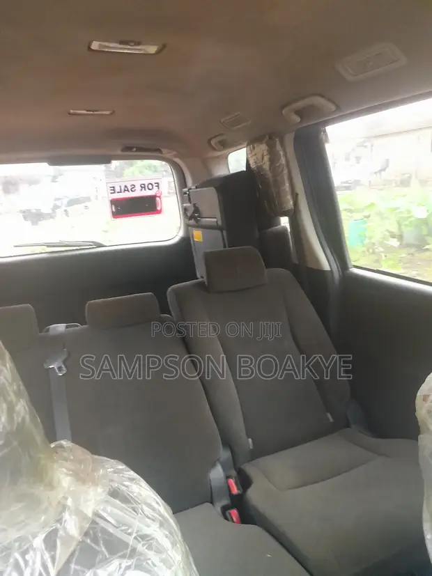 Toyota Noah 2013 Gray - 1