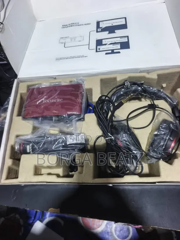 Focusrite Scarlett Solo Studio 3rd Gen Bundle - 1