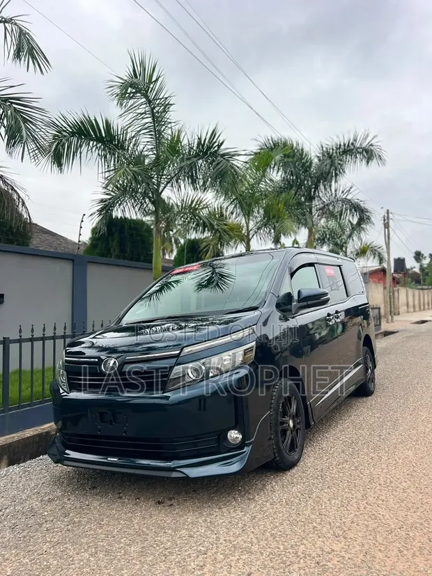 Toyota Voxy 2015 Black - 1