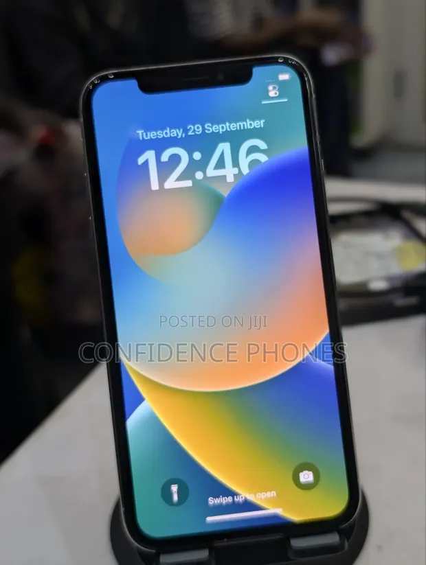 Apple iPhone X 64GB White - 1