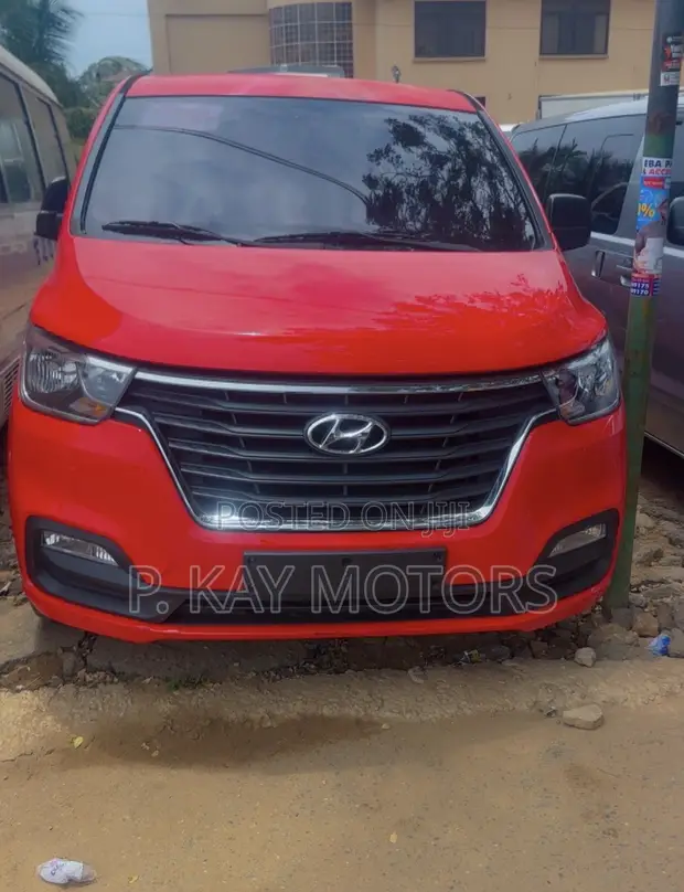 Hyundai Starex 2018 - Red - 1