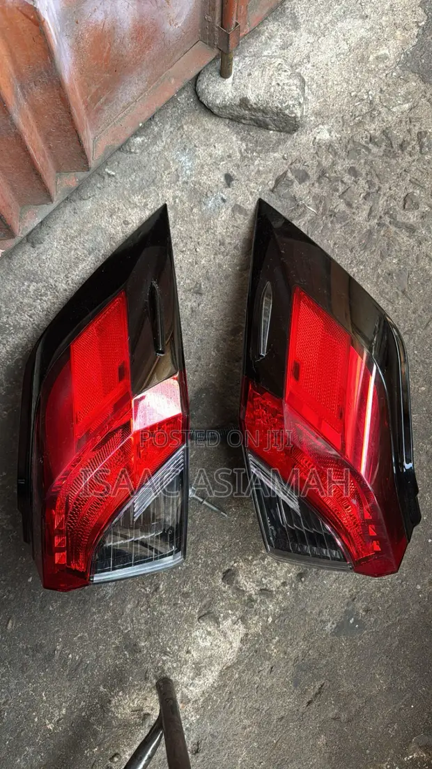Toyota RAV4 Boot/Tailgate Lights (2019-2025) - 1
