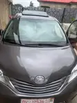 Toyota Sienna XLE Premium 2017 Gray - 4