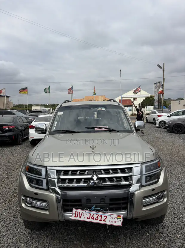 Mitsubishi Pajero V80 3.8 V6 GLS 2016 Gold - 1