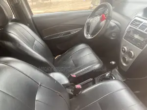 Toyota Yaris Base Sedan 2010 Gray