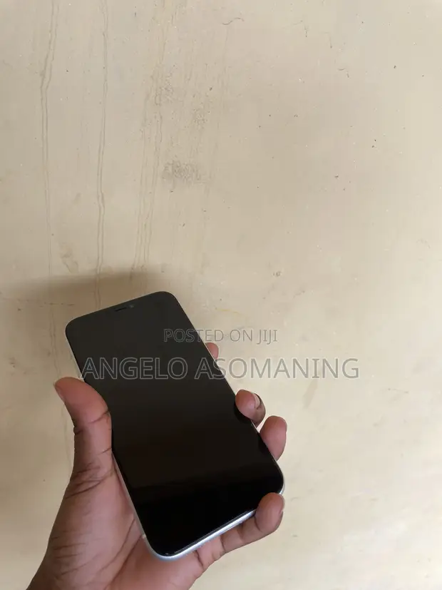 Apple iPhone 11 64GB White - 1