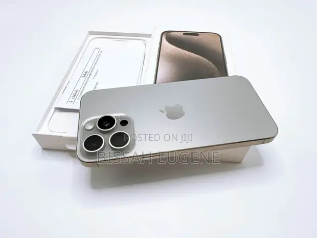 New Apple iPhone 15 Pro Max 256GB Gray - 1