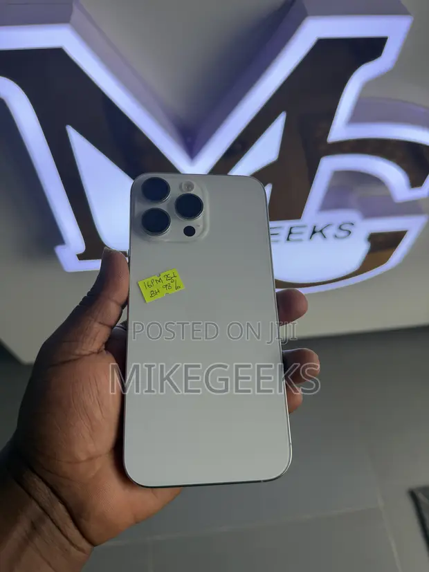 Apple iPhone 16 Pro Max 256GB White - 1