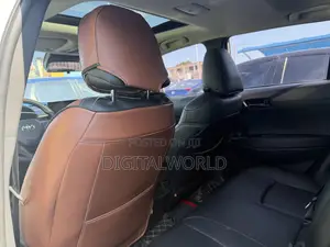 Toyota Corolla Cross XLE 4WD 2024
