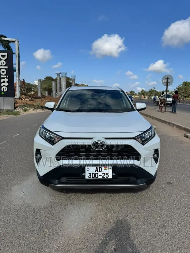 2024 Toyota RAV4 White - 1