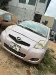 Toyota Vitz 1.3 FWD 3dr 2010 Gray - 3
