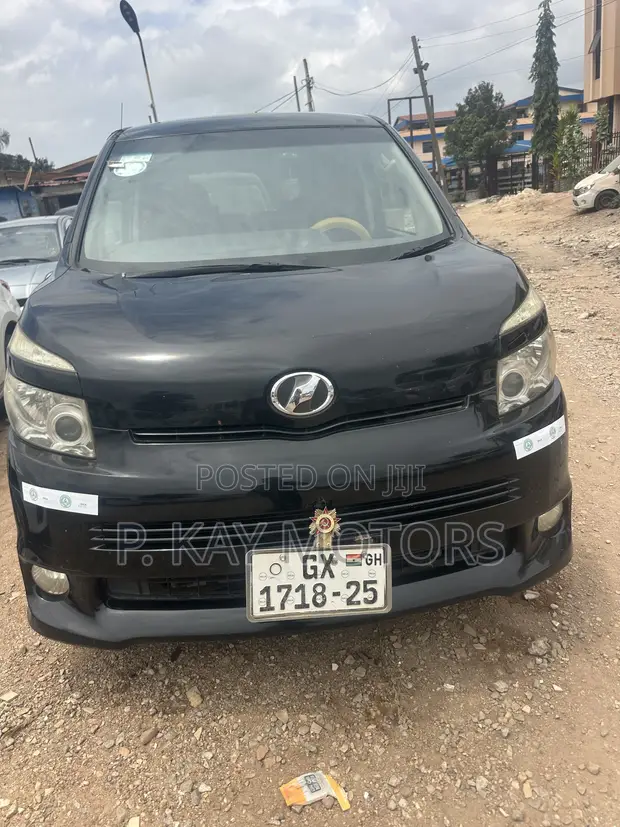 Toyota Voxy V 2WD 8-Seater 2010 Black - 1