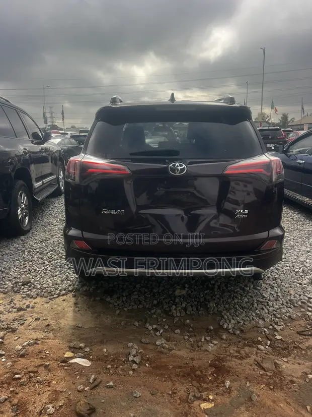 2018 Toyota RAV4 XLE SUV - 1