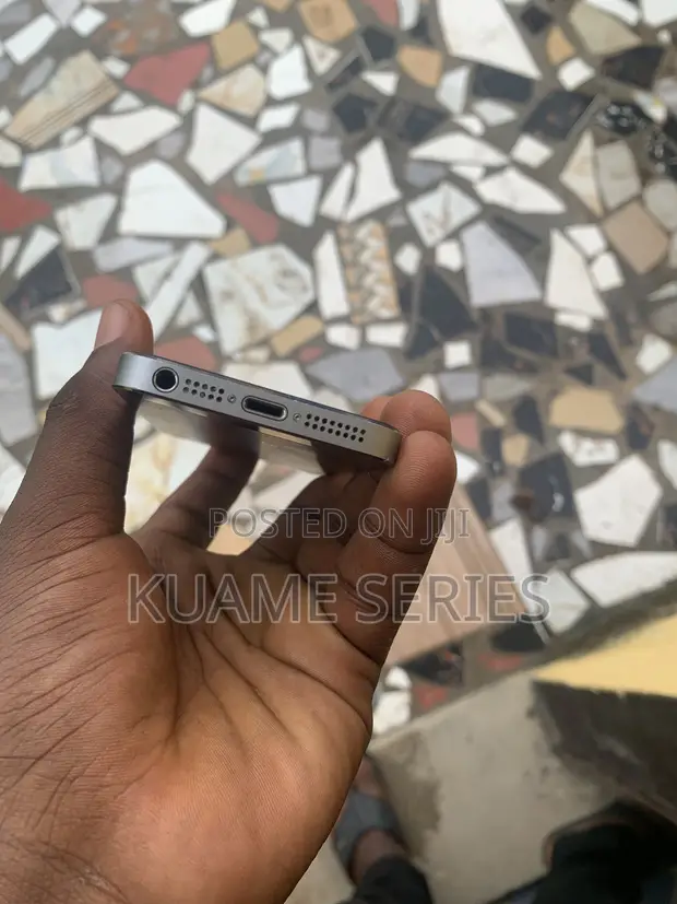 New Apple iPhone 5s 16GB Gray - 1