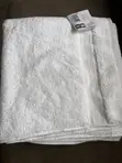 Luxury White Cotton Towel (76cm x 147cm) - 1